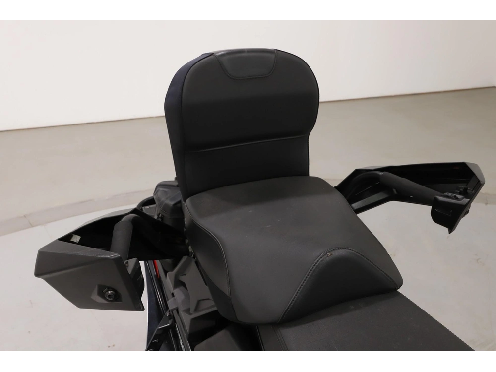 2024 Polaris 650 Indy Adventure 137 alt