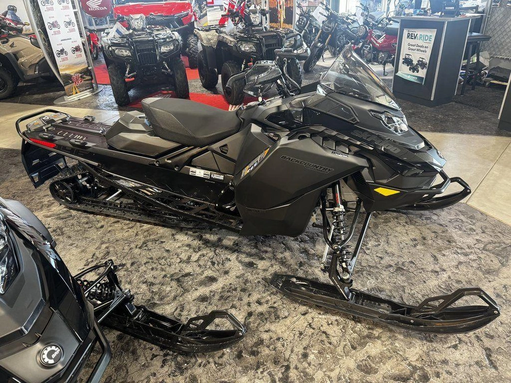2027 Ski-doo Backcountry Adrenaline 850 E-tec® 146 Es Storm 1.5 S_lev_4.5"_blk
