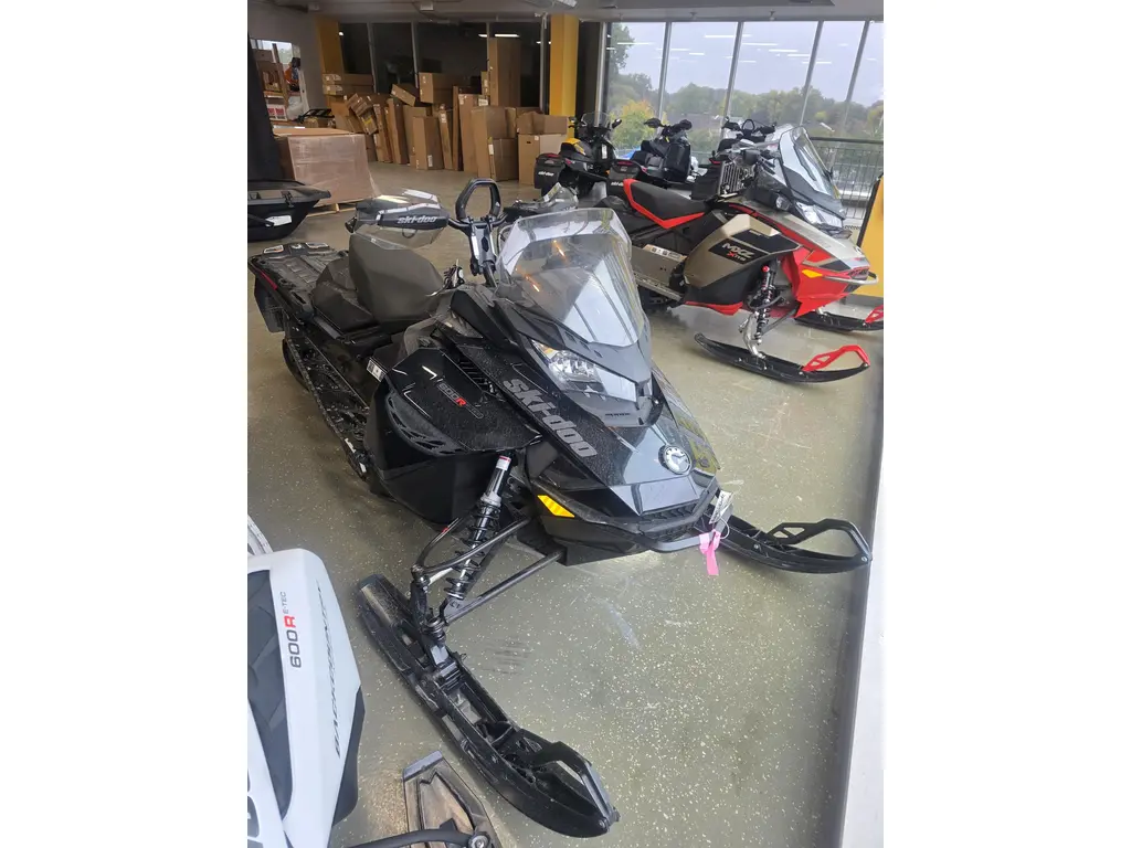 2022 Ski-Doo renegade adrenaline 600r