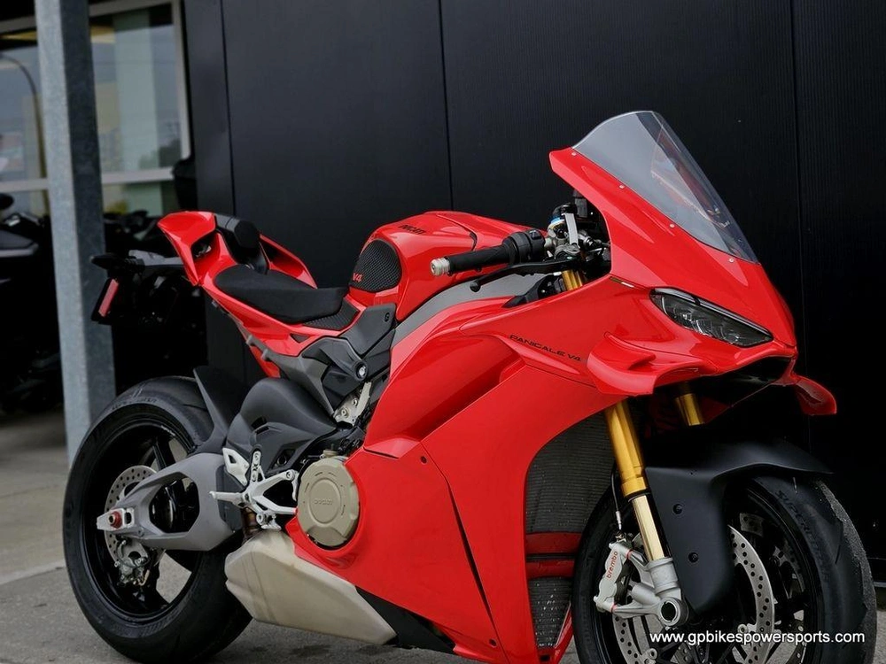 2025 Ducati Panigale V4 S Ducati Red