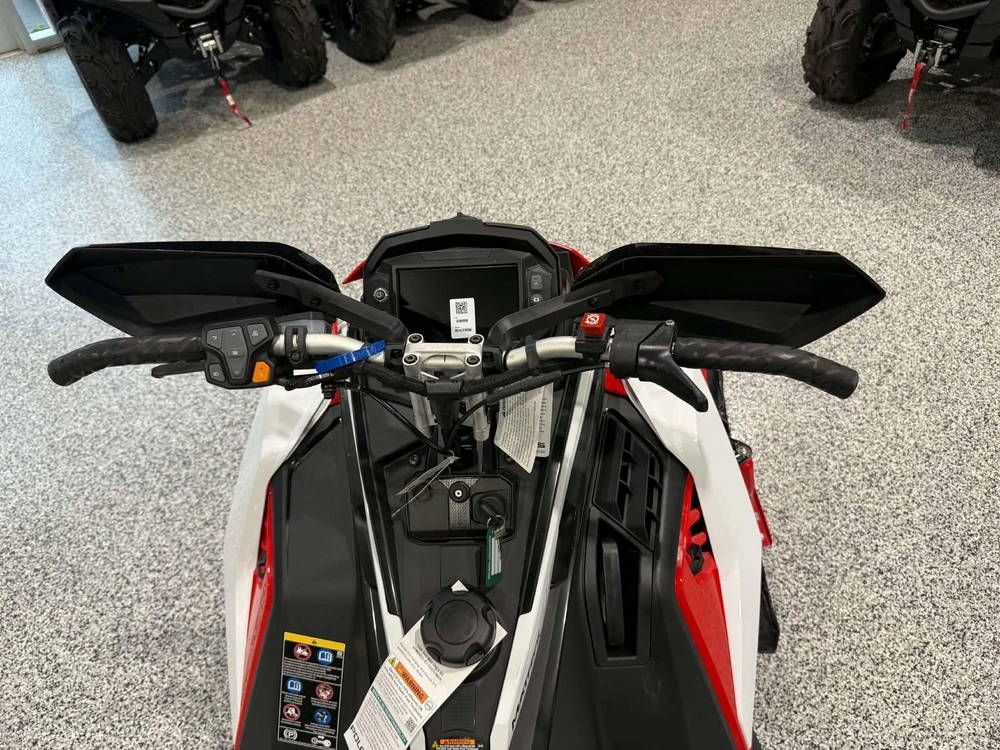 2027 Polaris Switchback Assault alt