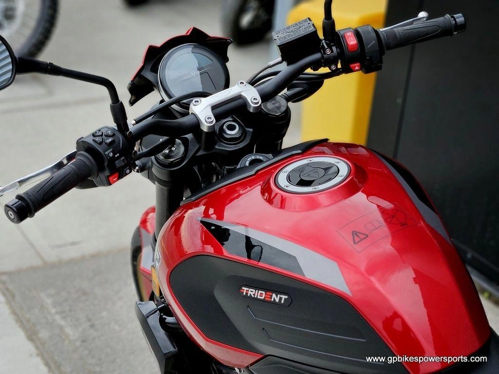 2026 Triumph Trident 800 Carnival Red