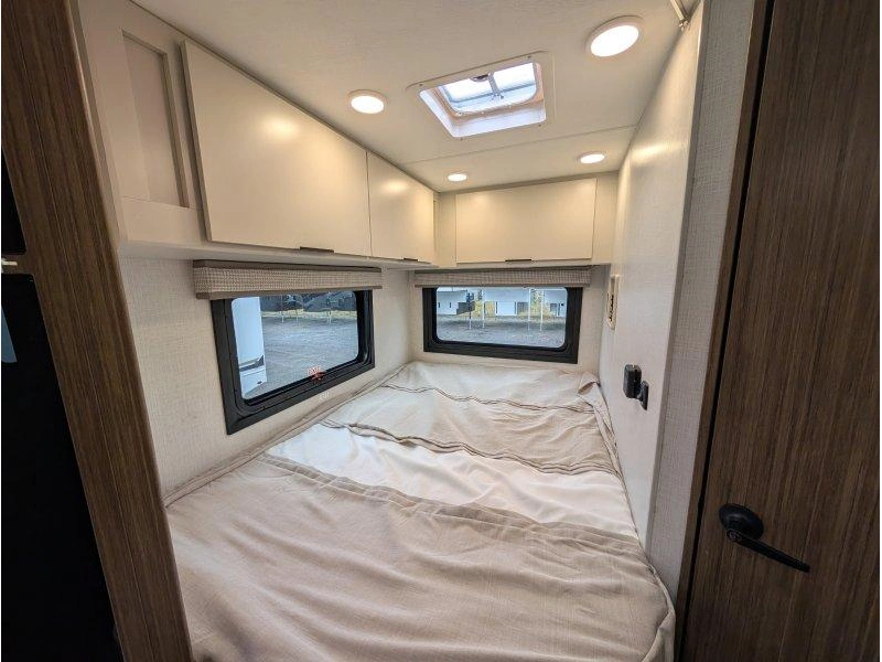 Thor Motor Coach Echelon Lc21 2027 alt
