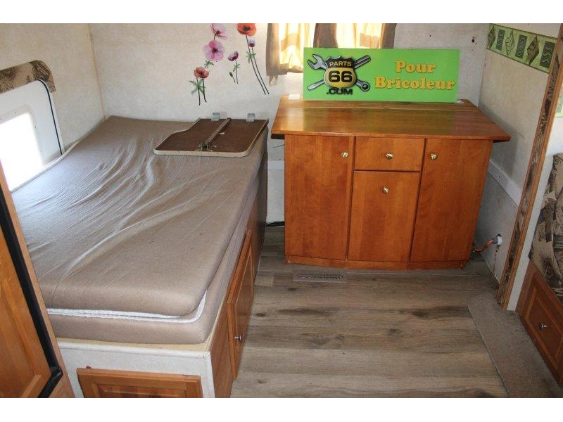 2009 Forest River Flagstaff 8528bhss alt