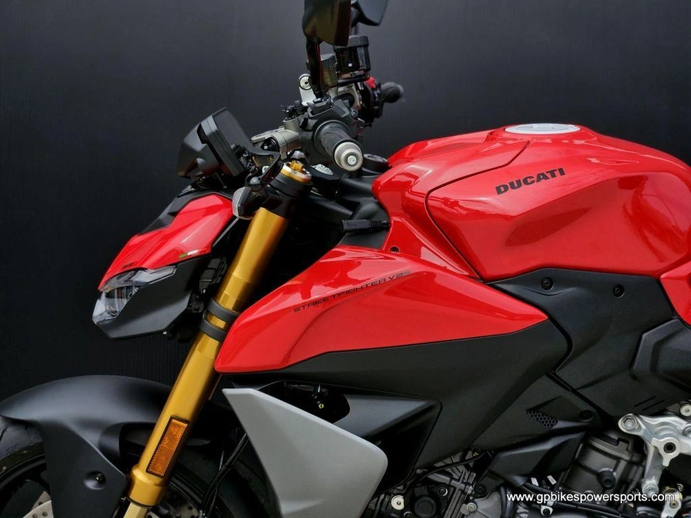 2026 Ducati Streetfighter V2 S Red