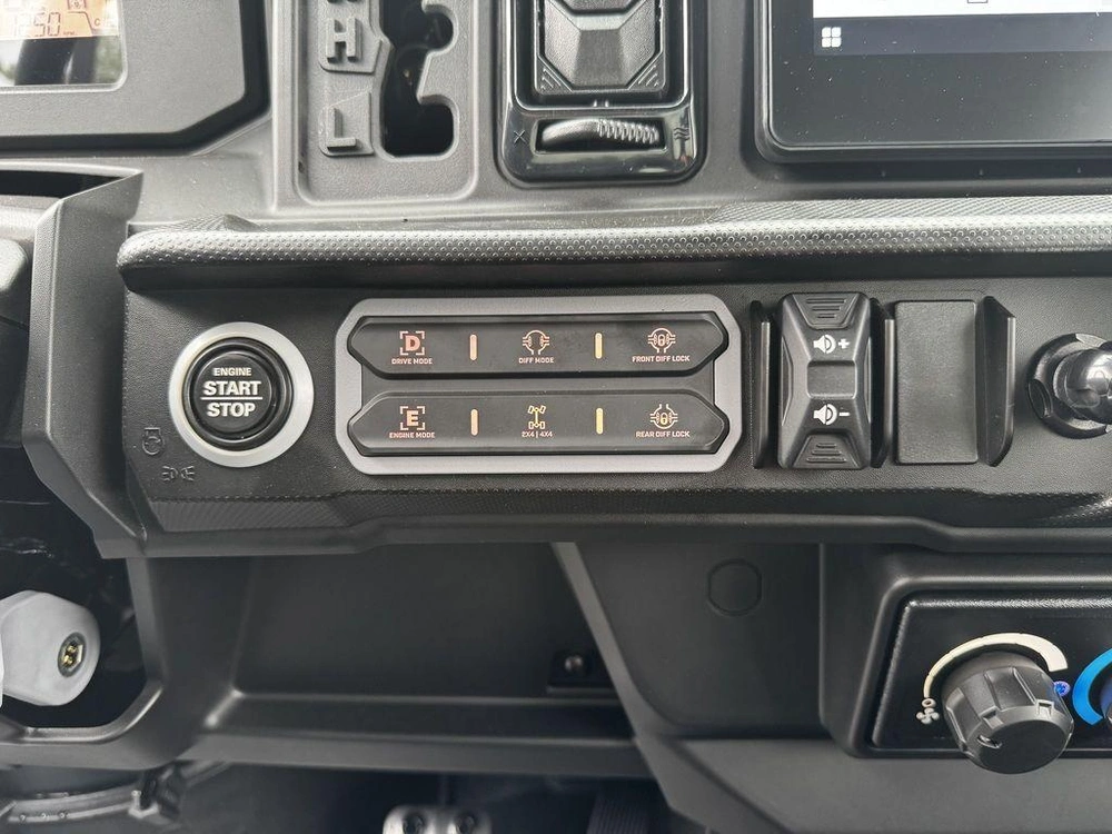 2026 Can-am Defender Limited Hd11