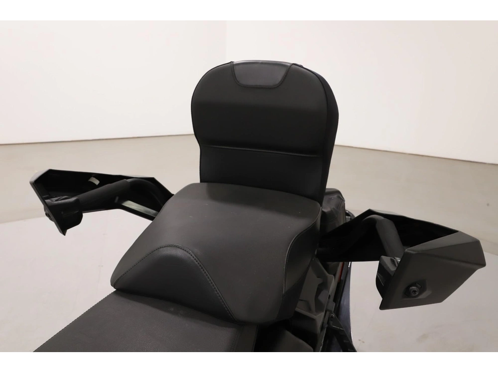 2024 Polaris 650 Indy Adventure 137 alt