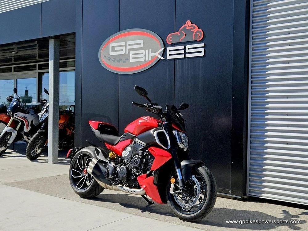 2024 Ducati Diavel V4 Red