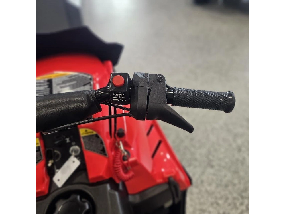 2027 Polaris Indy 200 Es