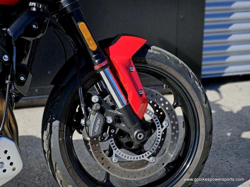 2025 Triumph Trident 660 Diablo Red/sapphire Black