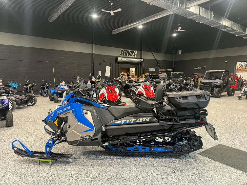2027 Polaris Titan Adventure Ultimate 155 1.8 alt