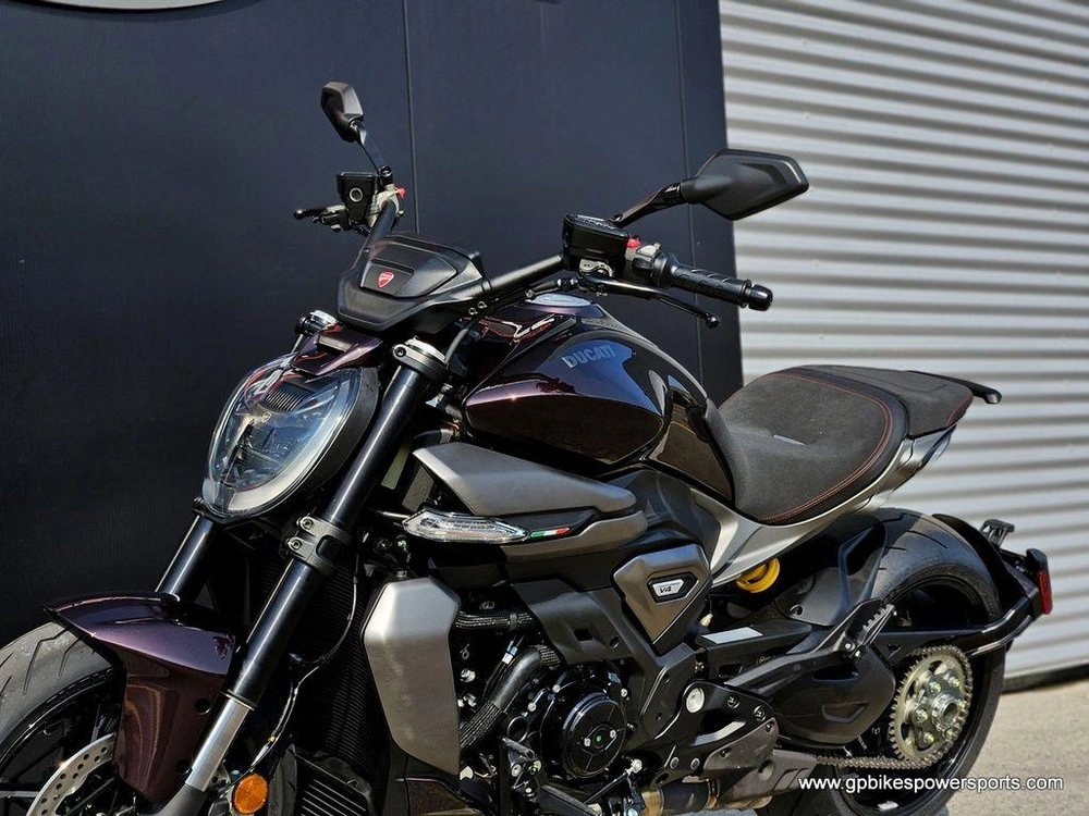 2026 Ducati Xdiavel V4 Black Lava