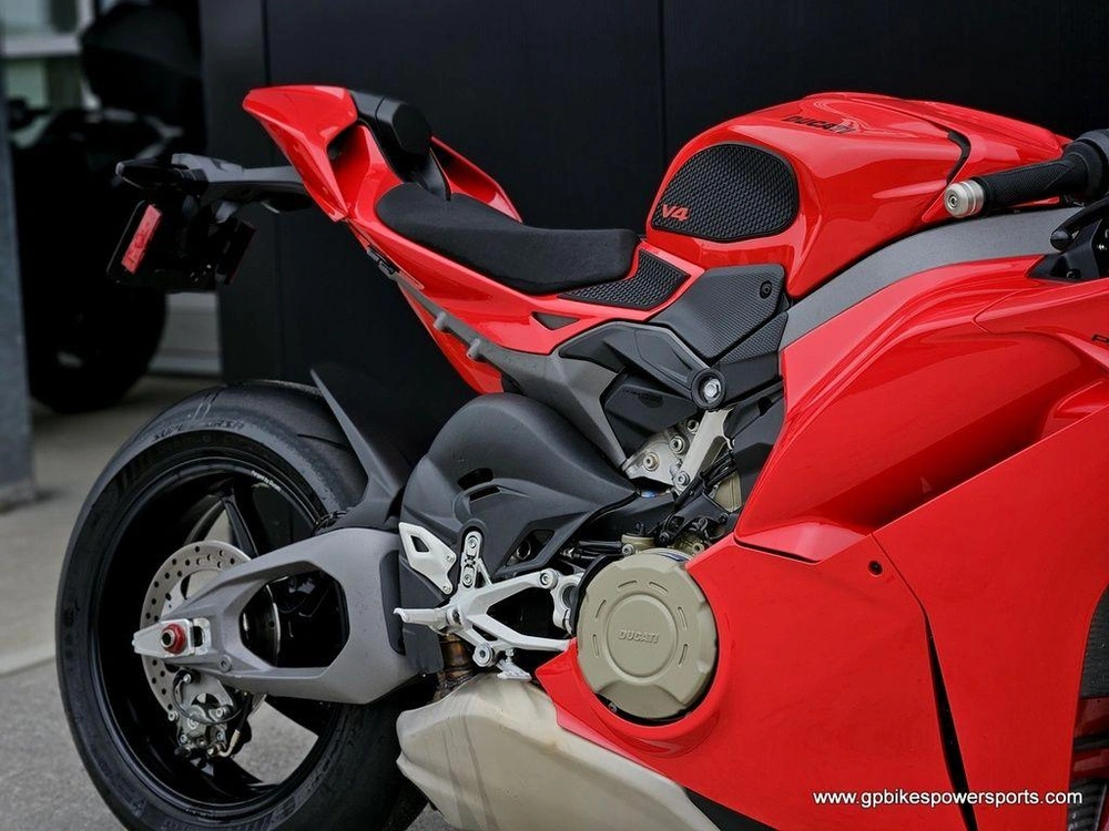 2025 Ducati Panigale V4 S Ducati Red