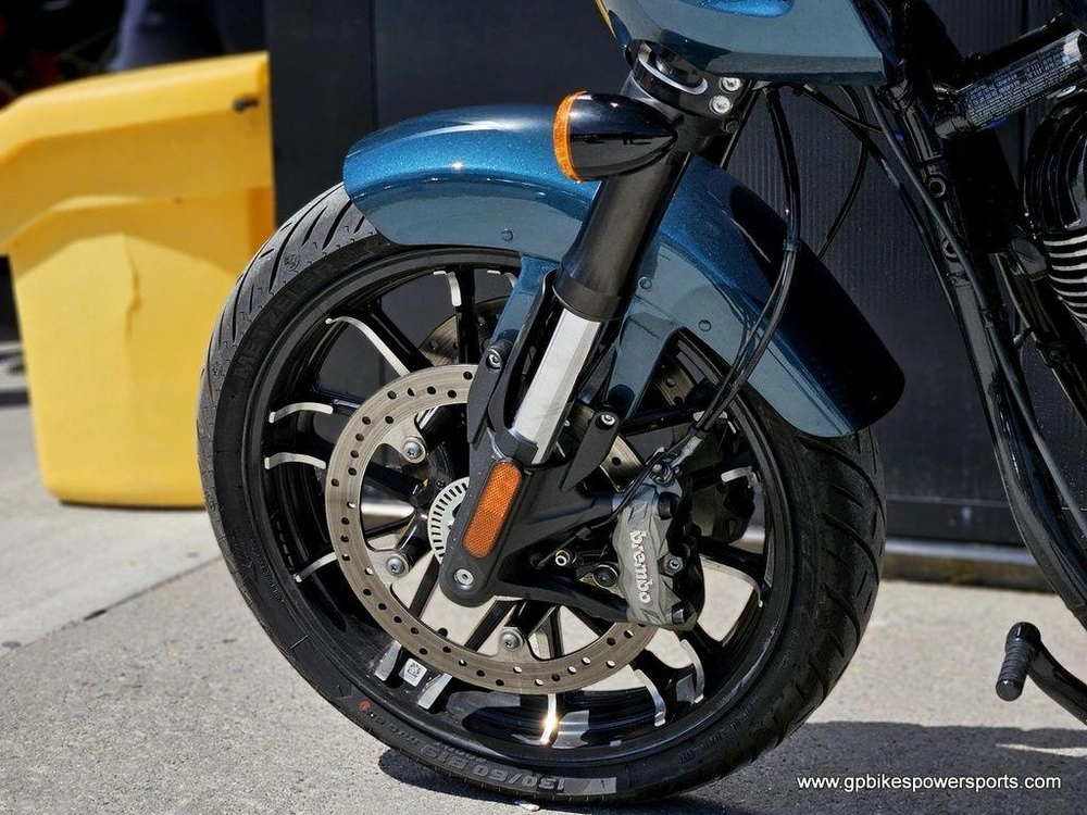 2025 Indian Motorcycle Sport Chief Cascade Green Metallic