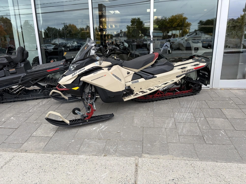 Skidoo Backcountry 2024 alt