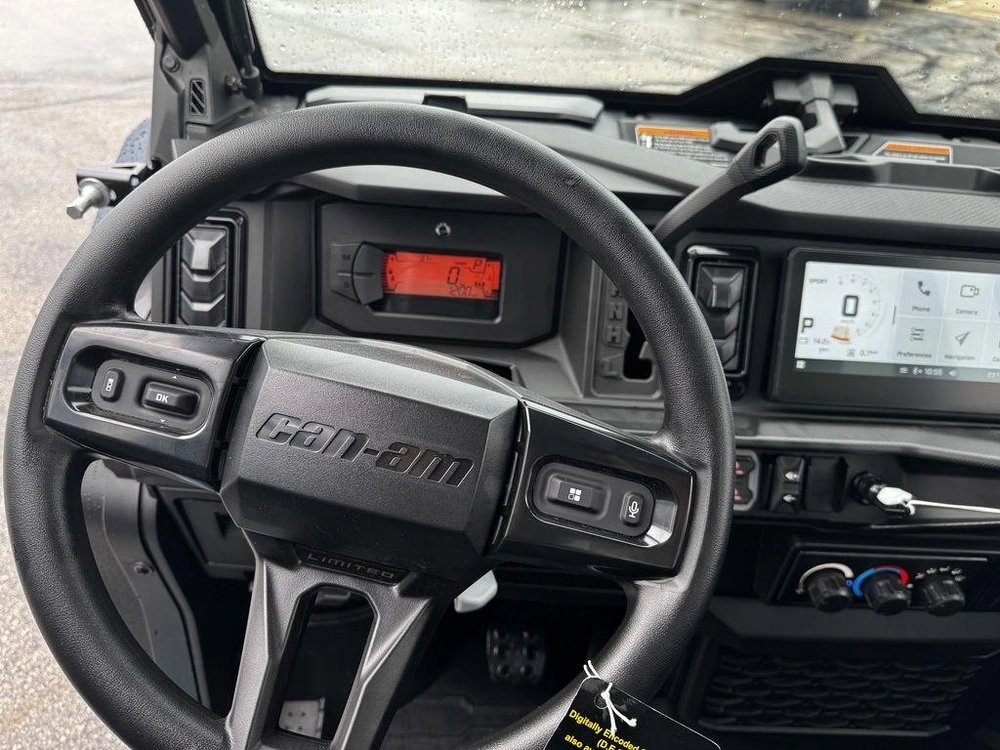2026 Can-am Defender Limited Hd11