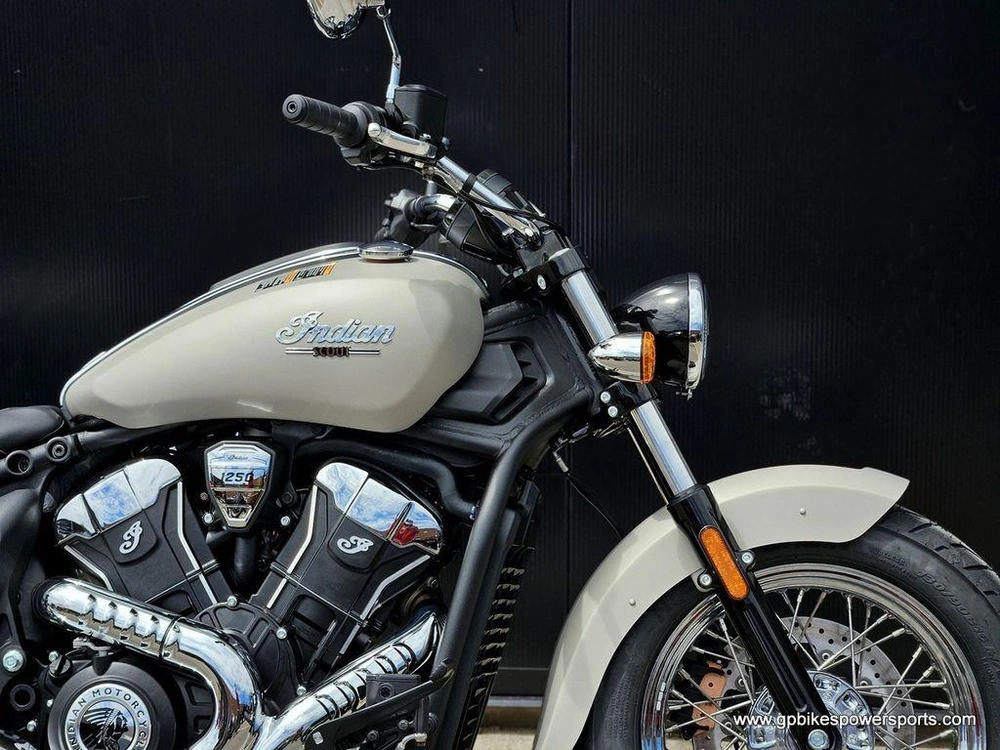 2025 Indian Motorcycle Scout® Classic Limited + Tech Silver Quartz Smoke