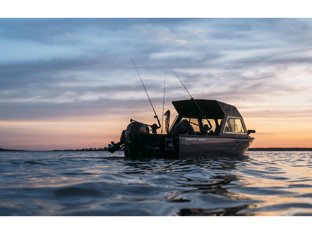 2027 Crestliner 2050 Commander Hard Top alt