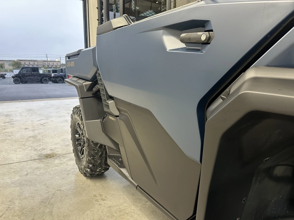 2027 Can-am Defender Limited Cab Hd11