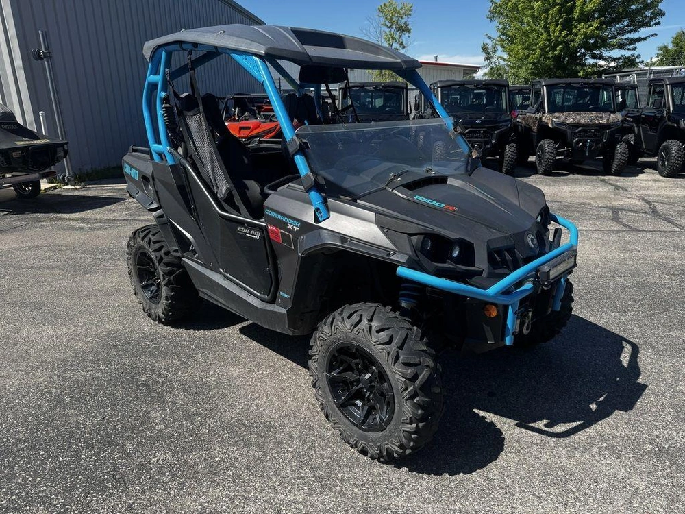 2019 Can-am Commander™ Xt™ 1000r Carbon Black & Octane Blue