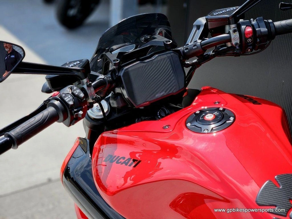2024 Ducati Diavel V4 Red