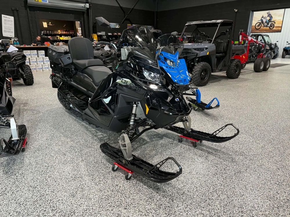 2027 Polaris Titan Adventure Ultimate 155 1.8 alt
