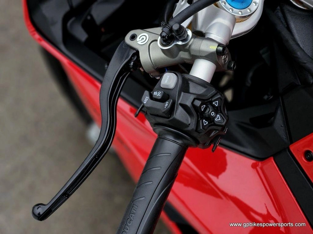 2026 Ducati Panigale V2 S Red