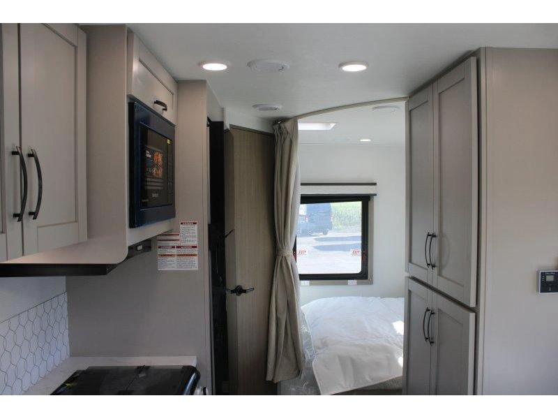 Entegra Coach Odyssey 22cf 2027 alt