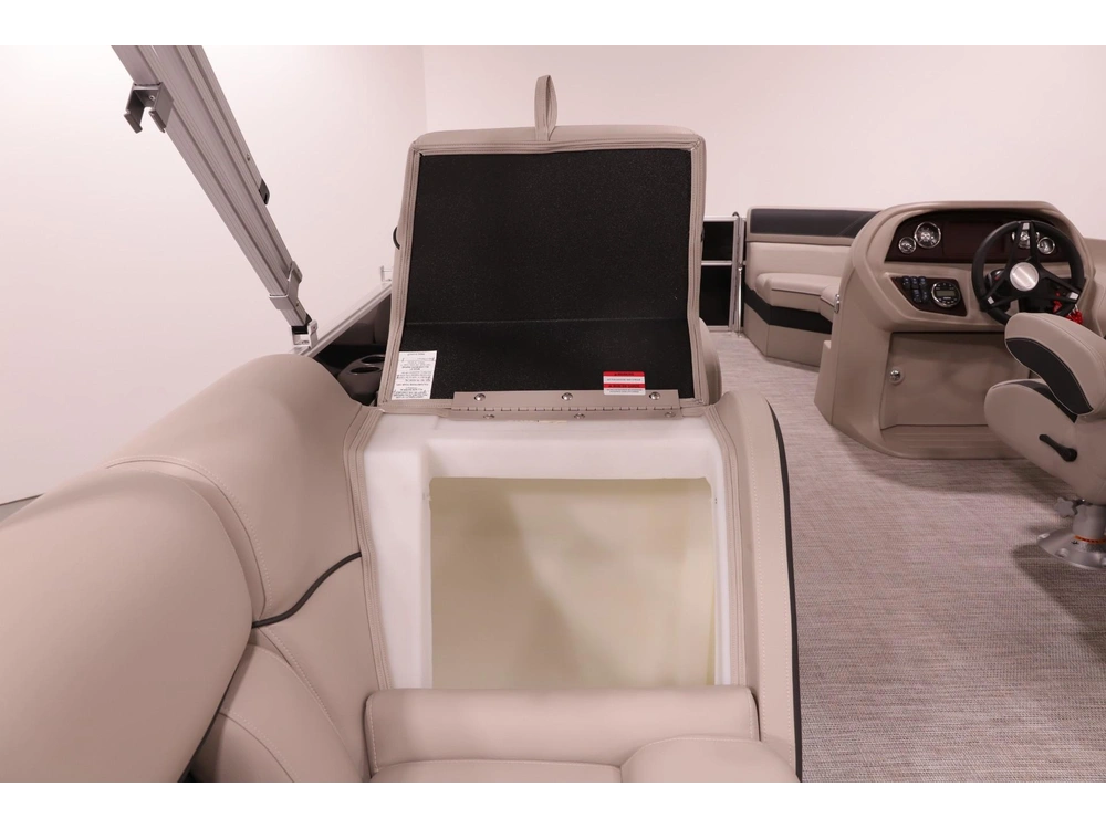 2023 Berkshire 22' Radius Pontoon W/ 90hp - Easy Financing alt