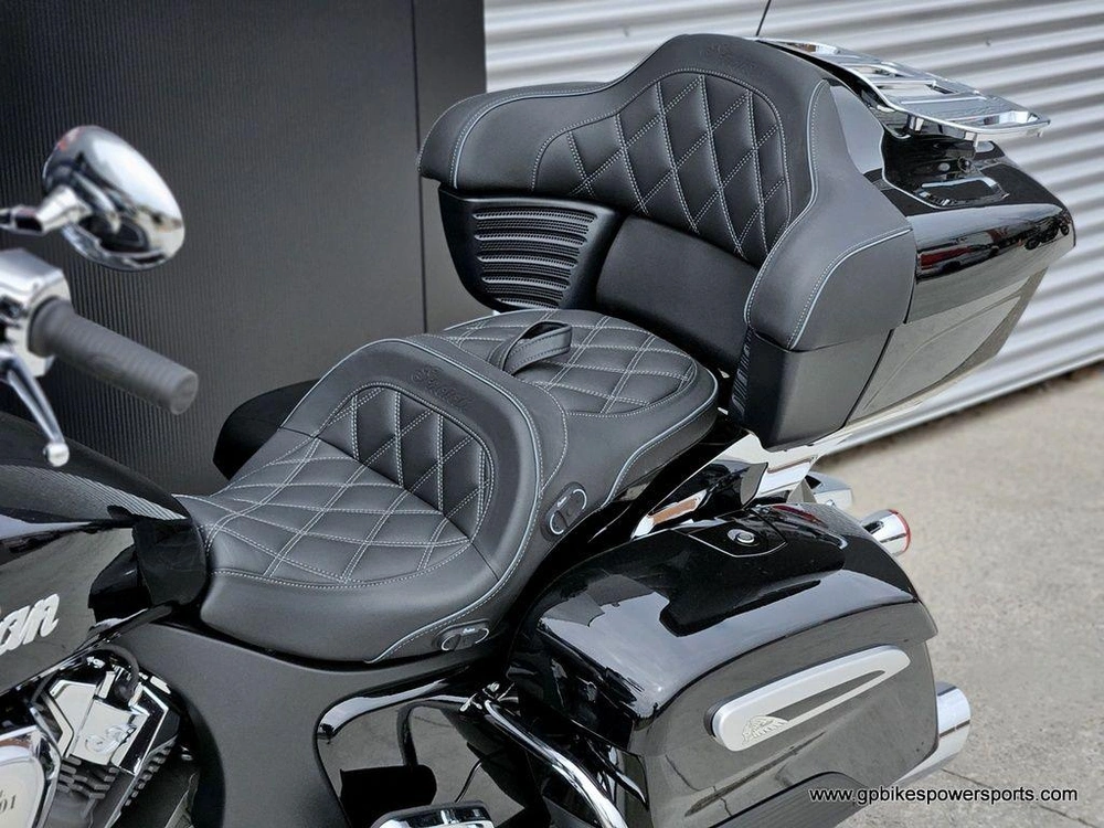 2022 Indian Motorcycle Pursuit Limited With Premium Package Black Metallic