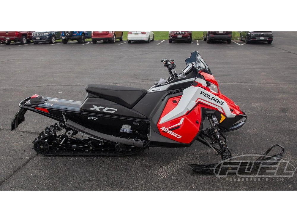 2027 Polaris 850 Indy Xc 137 7s Indy Red / White Lightning / Gloss Black alt