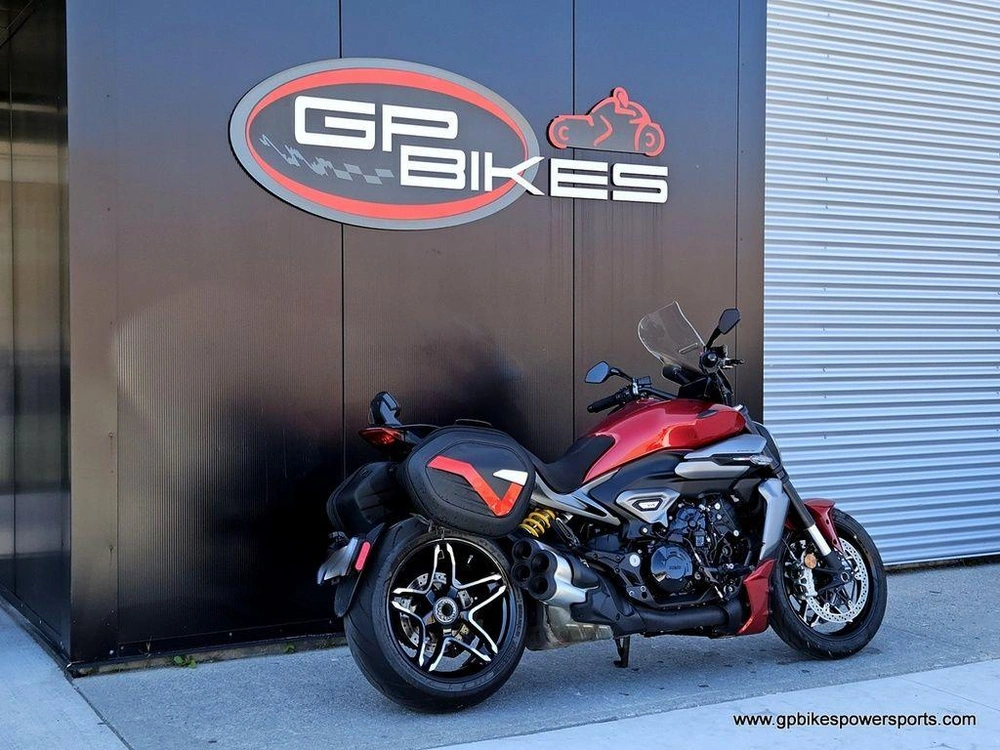 2026 Ducati Xdiavel V4 Burning Red