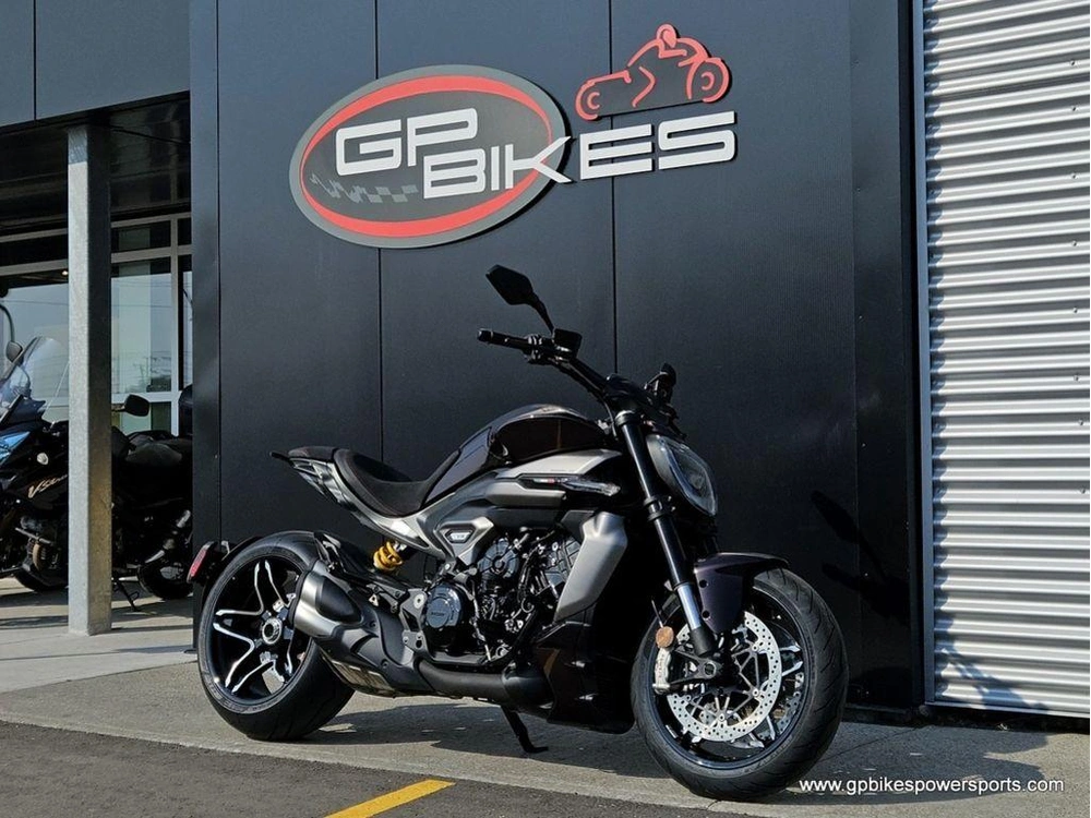 2026 Ducati Xdiavel V4 Black Lava