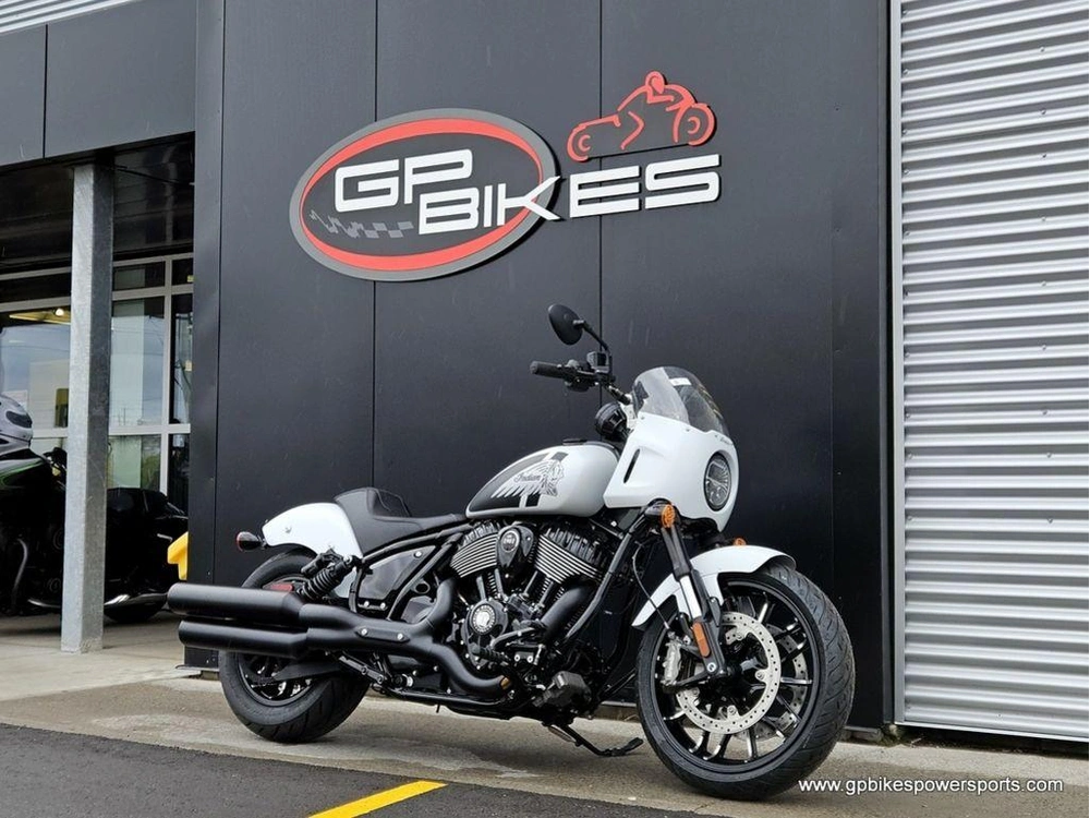 2025 Indian Motorcycle Sport Chief Ghost White Metallic Smoke