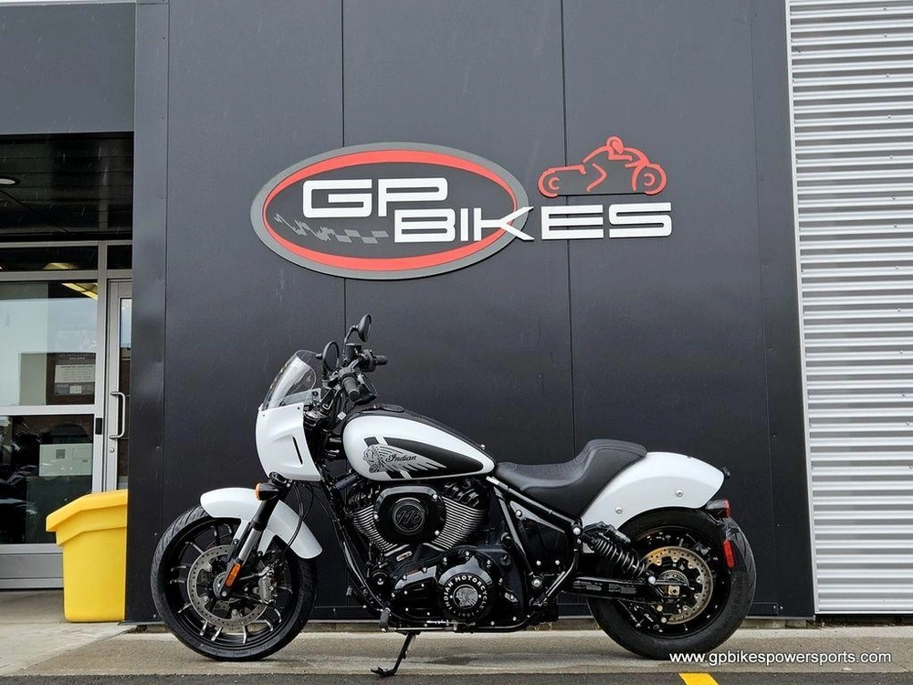 2025 Indian Motorcycle Sport Chief Ghost White Metallic Smoke