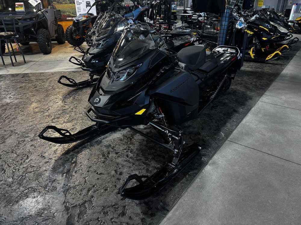 2027 Ski-doo Backcountry Adrenaline 850 E-tec® 146 Es Storm 1.5 S_lev_4.5"_blk