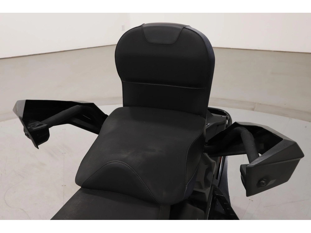 2024 Polaris 650 Indy Adventure 137 alt