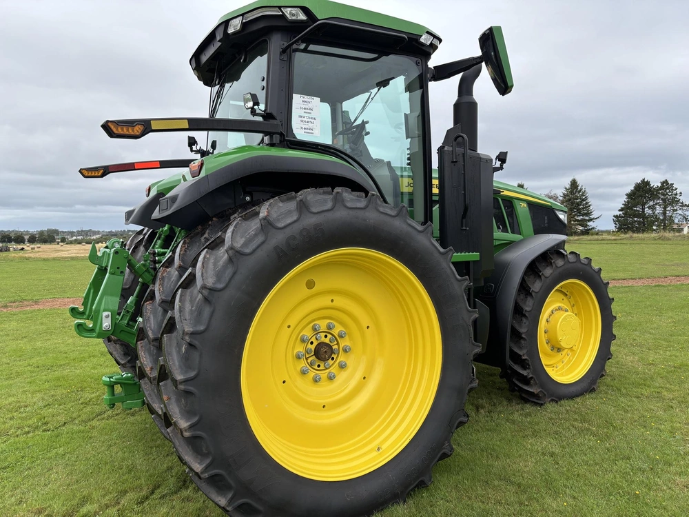 2025 John Deere 7r 210 alt