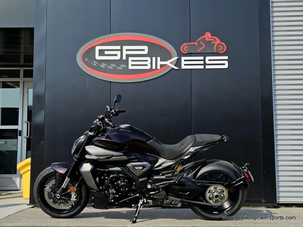 2026 Ducati Xdiavel V4 Black Lava