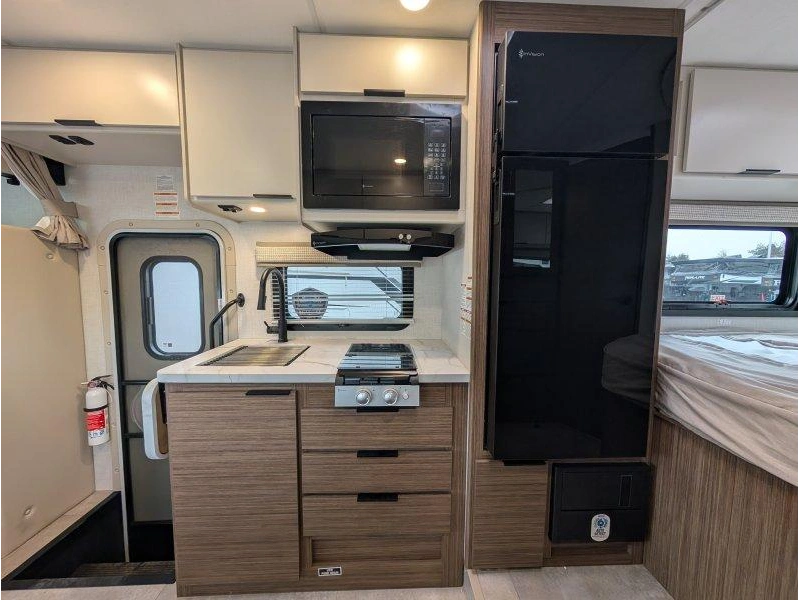 Thor Motor Coach Echelon Lc21 2027 alt