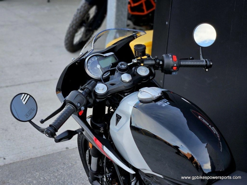 2026 Triumph Thruxton 400 Black/silver