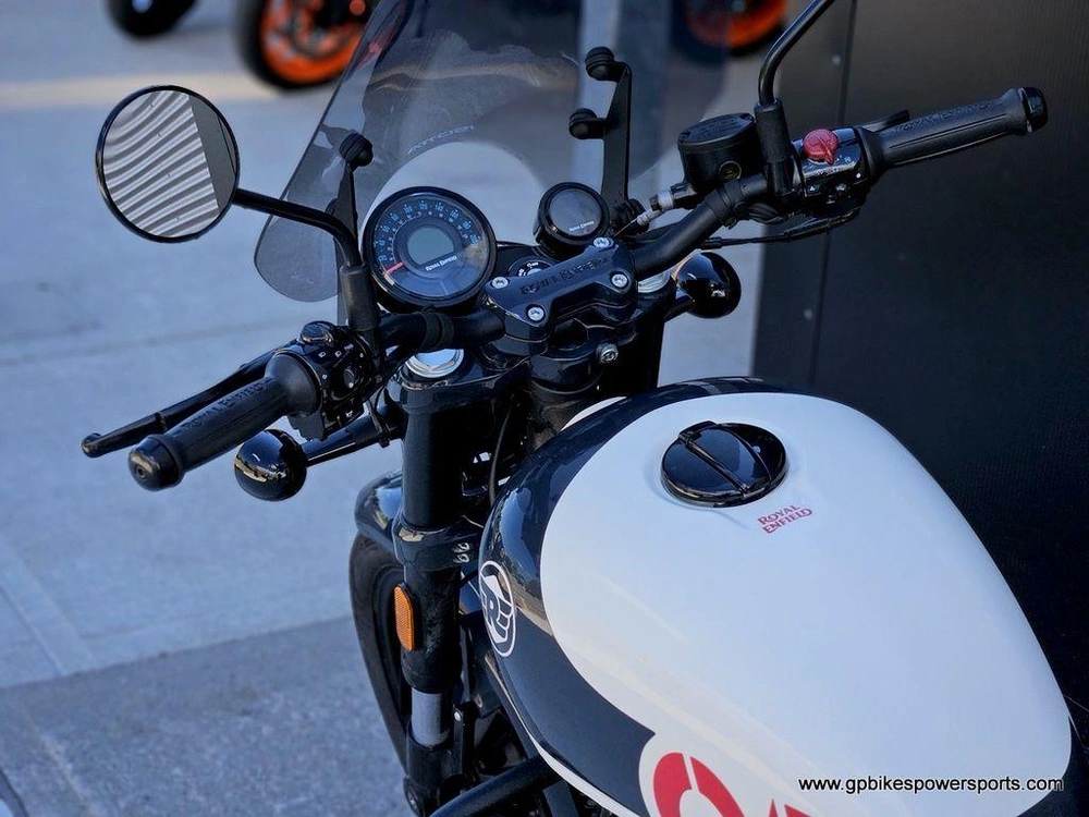 2024 Royal Enfield Shotgun 650 Stencil White