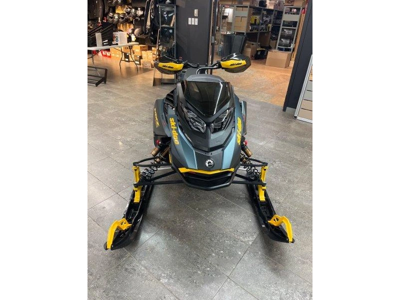 Ski-doo Mxz X-rs W/ Competition Pkg 850 E-tec Turbo R Ripsaw Ii 2-ply 1.25'' Shot W/ 10.25'' Touchscreen 2026