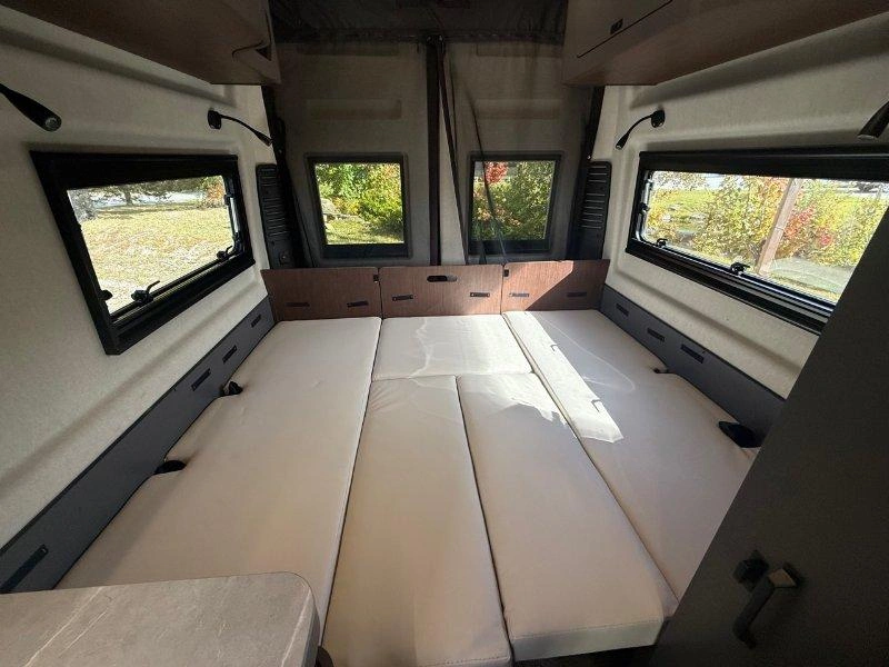 2027 Grand Design Lineage Lvp2 alt