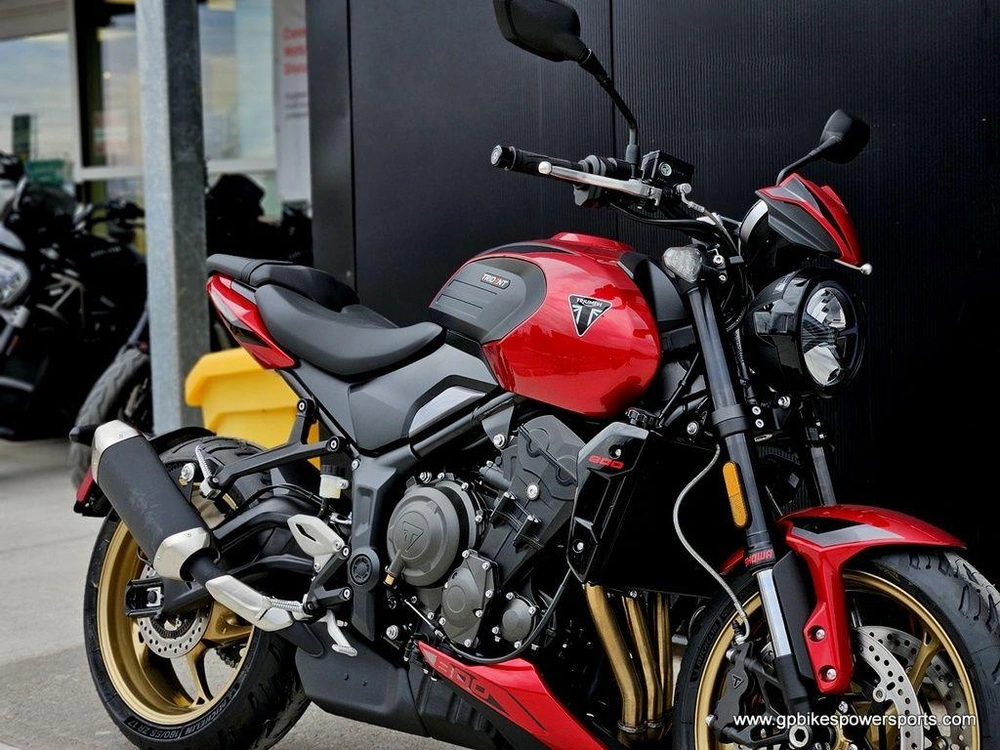 2026 Triumph Trident 800 Carnival Red