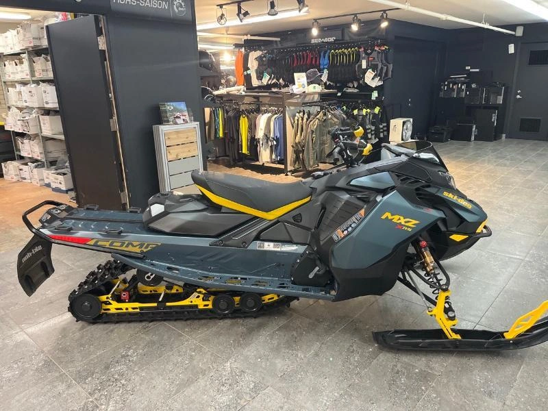 Ski-doo Mxz X-rs W/ Competition Pkg 850 E-tec Turbo R Ripsaw Ii 2-ply 1.25'' Shot W/ 10.25'' Touchscreen 2026