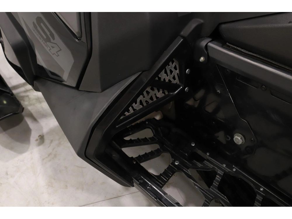2024 Polaris Prostar S4 Indy Adventure 137 alt