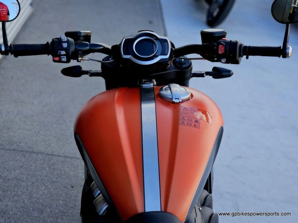 2026 Triumph Rocket 3 Storm R Satin Baja Orange/matte Sapphire Black