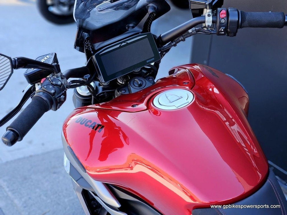2026 Ducati Xdiavel V4 Burning Red