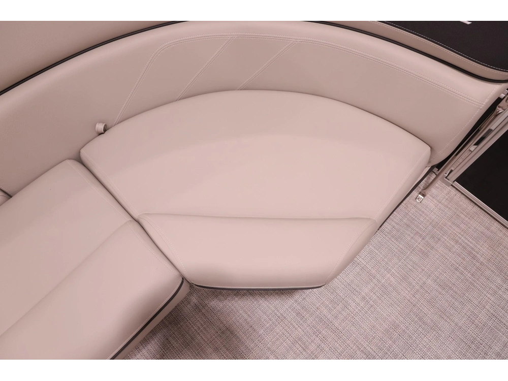 2023 Berkshire 22' Radius Pontoon W/ 90hp - Easy Financing alt